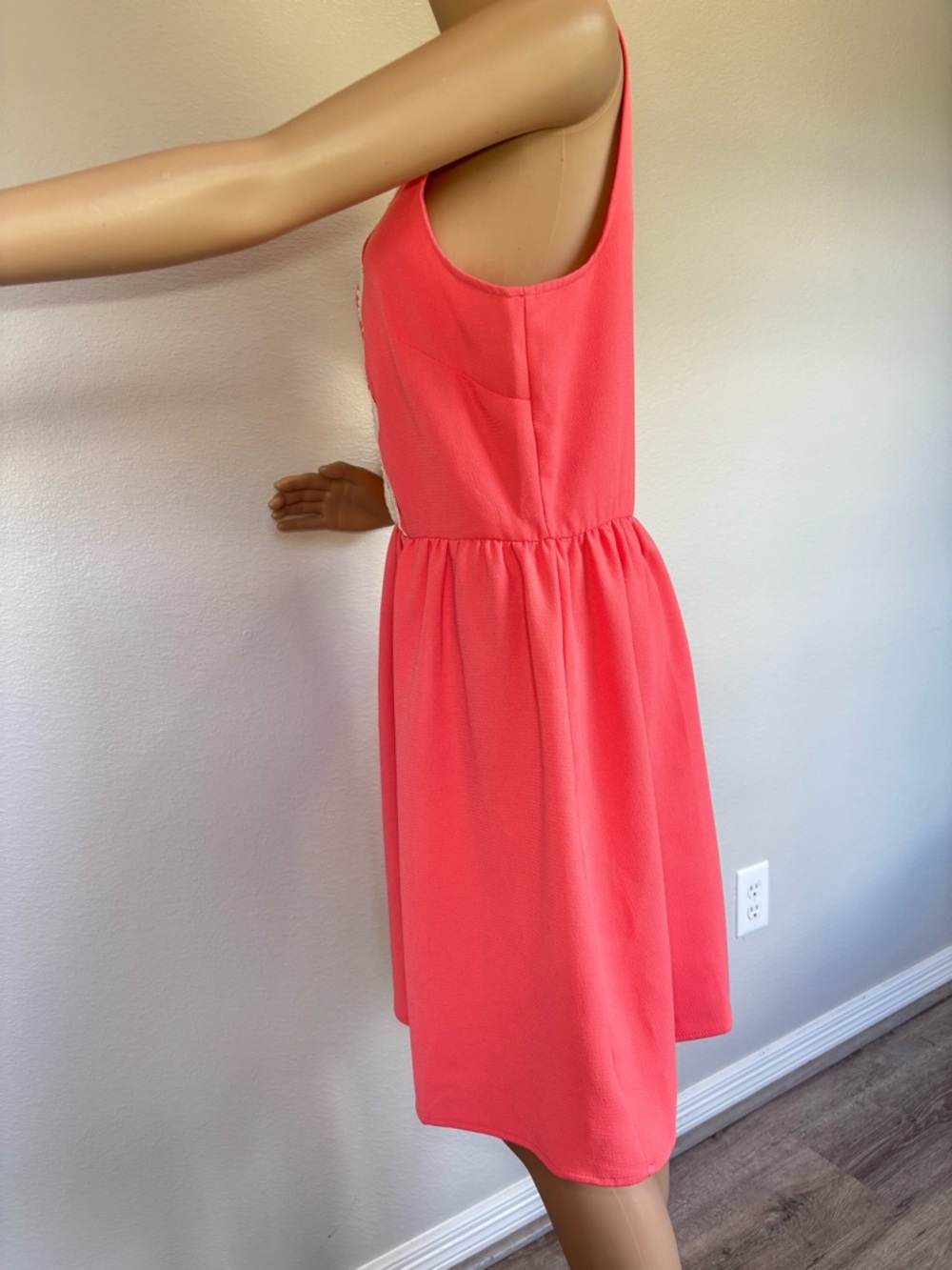 Francesca’s Miami Coral Sleeveless Dress with Ivory Crochet Trim Back zipper NWT - Picture 12 of 16